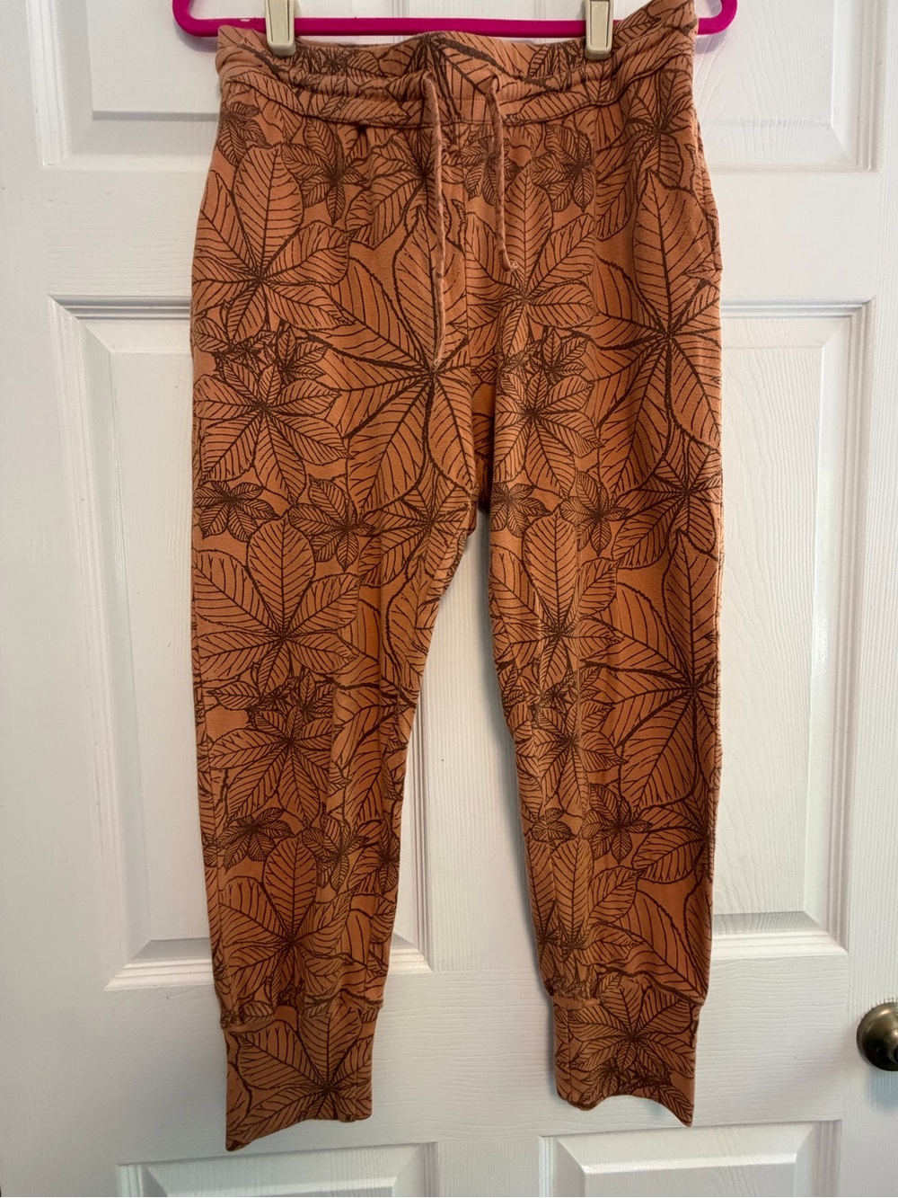 kate quinn Women’s Rust Leaf-Print Organic Cotton Joggers XL